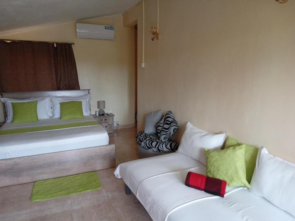 Riverside Holiday Home - 2