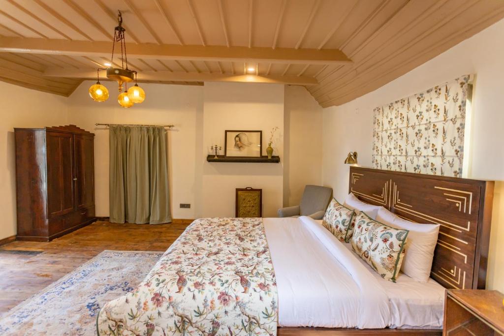 Postel nebo postele na pokoji v ubytování Seclude Shimla, Taraview