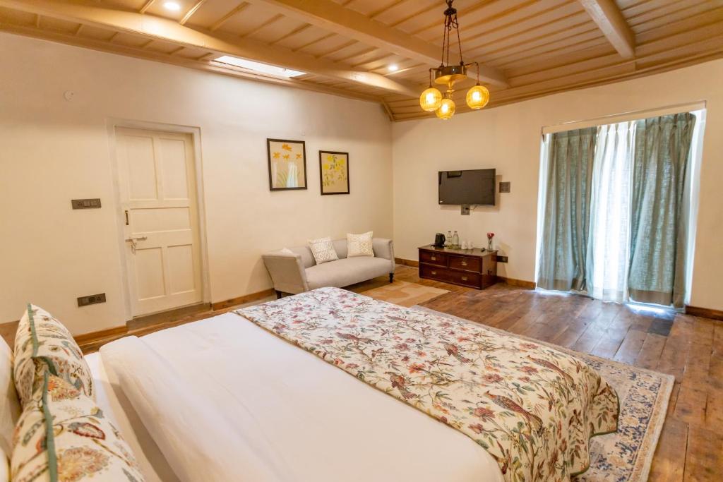 Postel nebo postele na pokoji v ubytování Seclude Shimla, Taraview