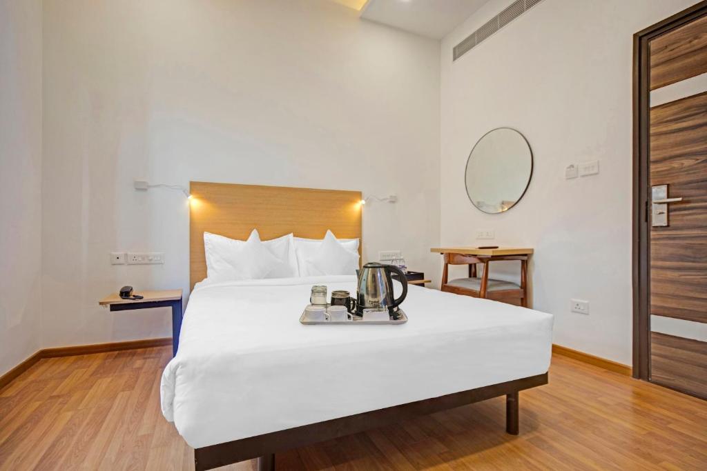 Postel nebo postele na pokoji v ubytování UPAR Hotels - T Nagar