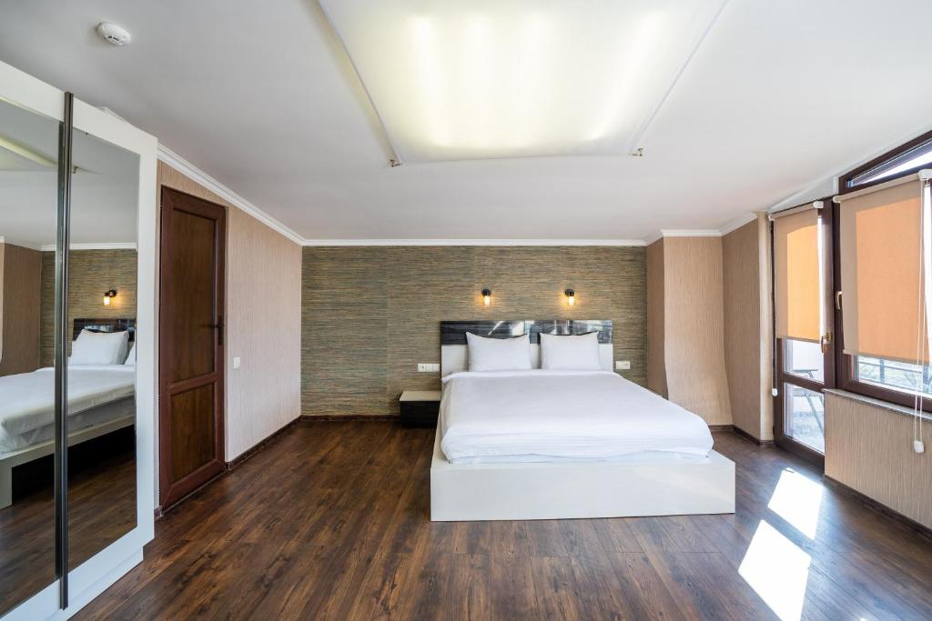 Postel nebo postele na pokoji v ubytování Siberia Hotel