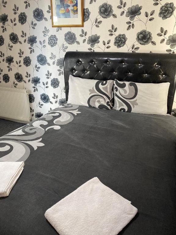 The Woodfield Hotel , Indoor Heated swimming pool, Spacious lounge and Bar - Resim 11