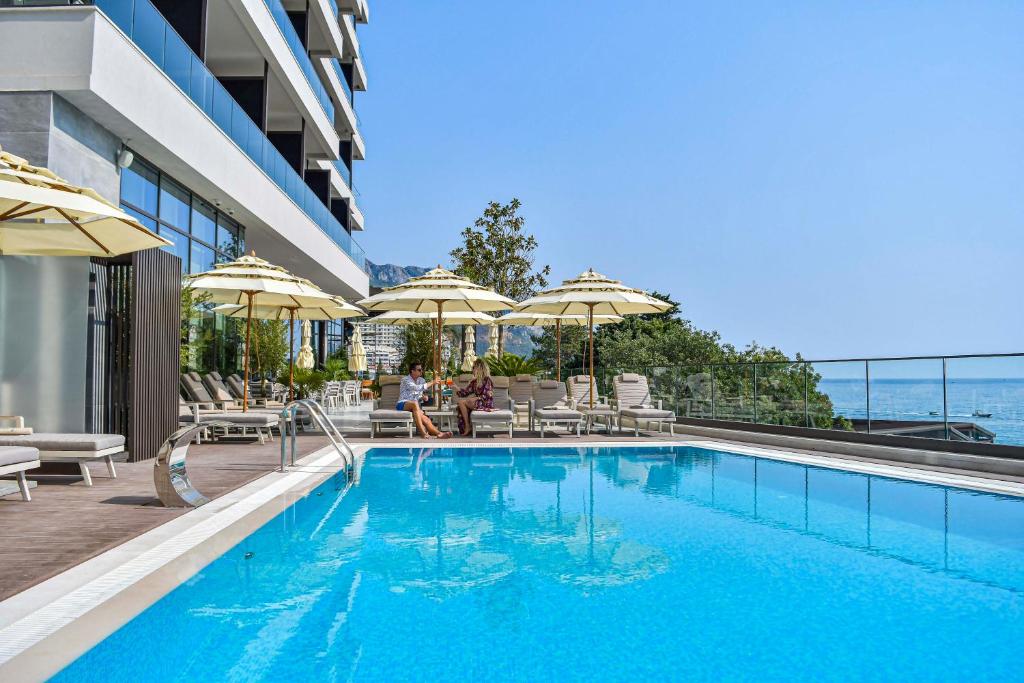 Bazén v ubytování Katamare Hotel nebo v jeho okolí