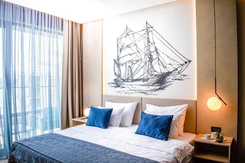 Postel nebo postele na pokoji v ubytování Katamare Hotel