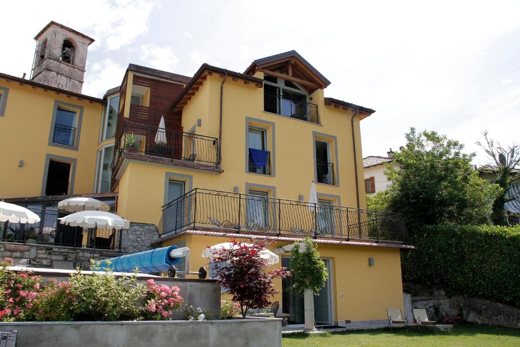Bazén v ubytování Hotel Corte Santa Libera nebo v jeho okolí