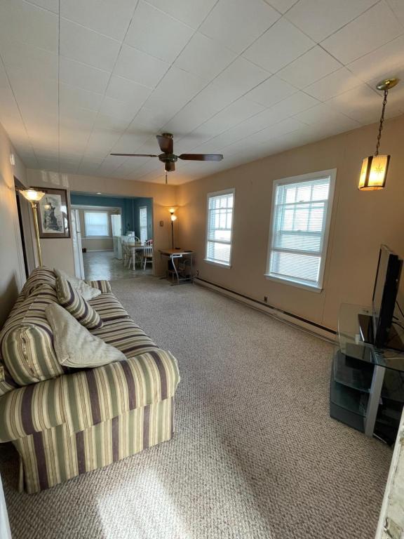 Next to Seaside Boardwalk! Spacious 3 Bedroom, Seaside Heights