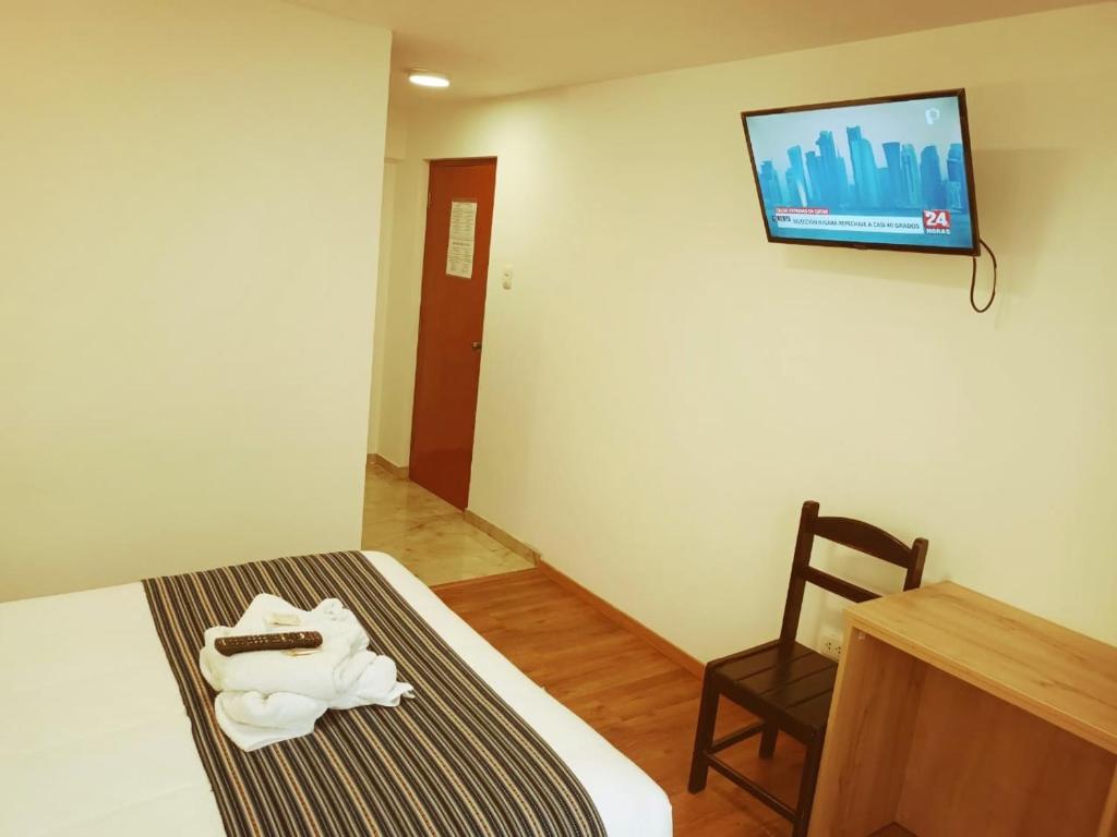 TV a/nebo společenská místnost v ubytování Cusco Hostal Qolla Wasi-II