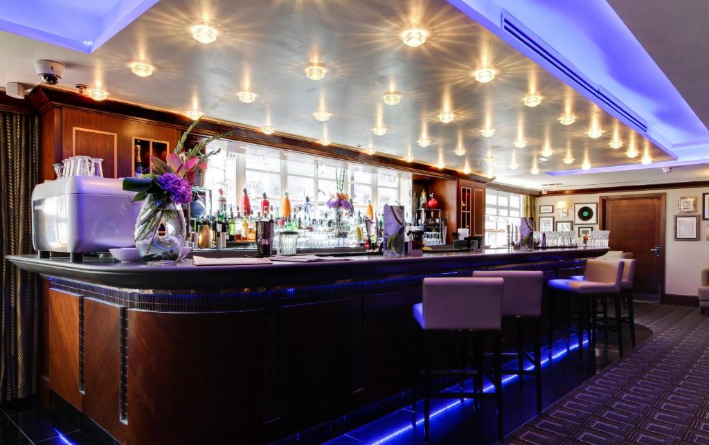 Lounge nebo bar v ubytování The Marble Arch Hotel, by Thistle