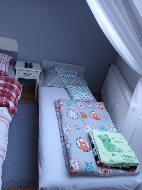 Posteľ alebo postele v izbe v ubytovaní Sasvár Apartman