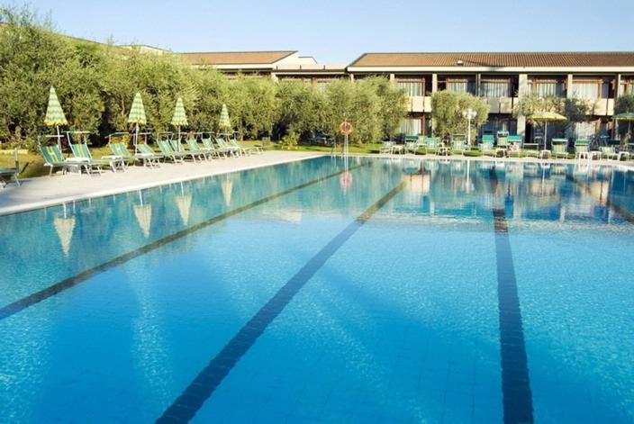 Bazén v ubytování Hotel Royal nebo v jeho okolí