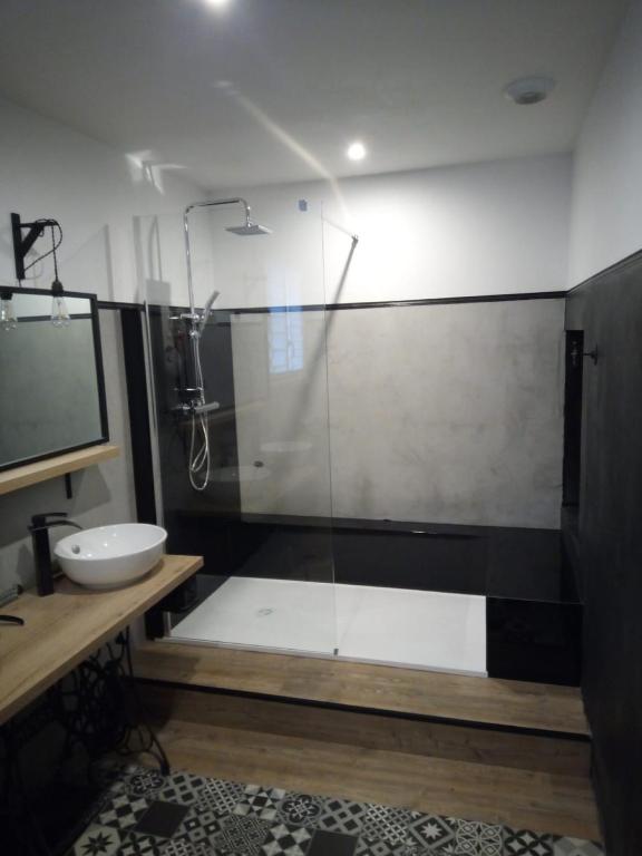 a bathroom with a glass shower and a sink at Appartement 97 M2 proche Puy du fou in Saint-Laurent-sur-Sèvre