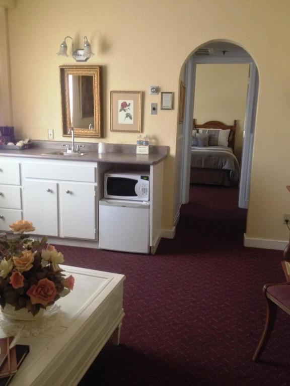 Historic Cary House Hotel - Master Suite