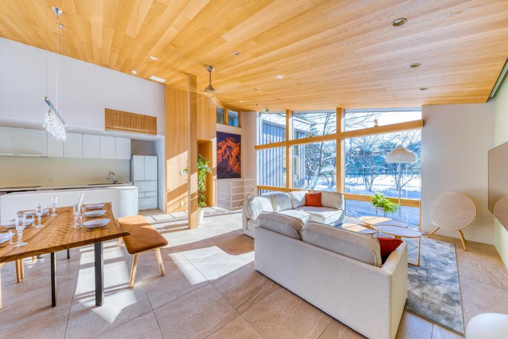 Posezení v ubytování Hakuba Amber Resort by Jade Group