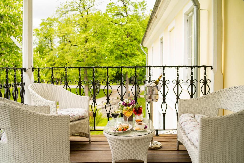 Padise Manor Grand Estate & Spa - Exclusive Event venue - Suite Com Varanda
