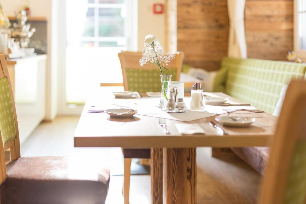 Posezení v ubytování Hotel Garni Grünmoos