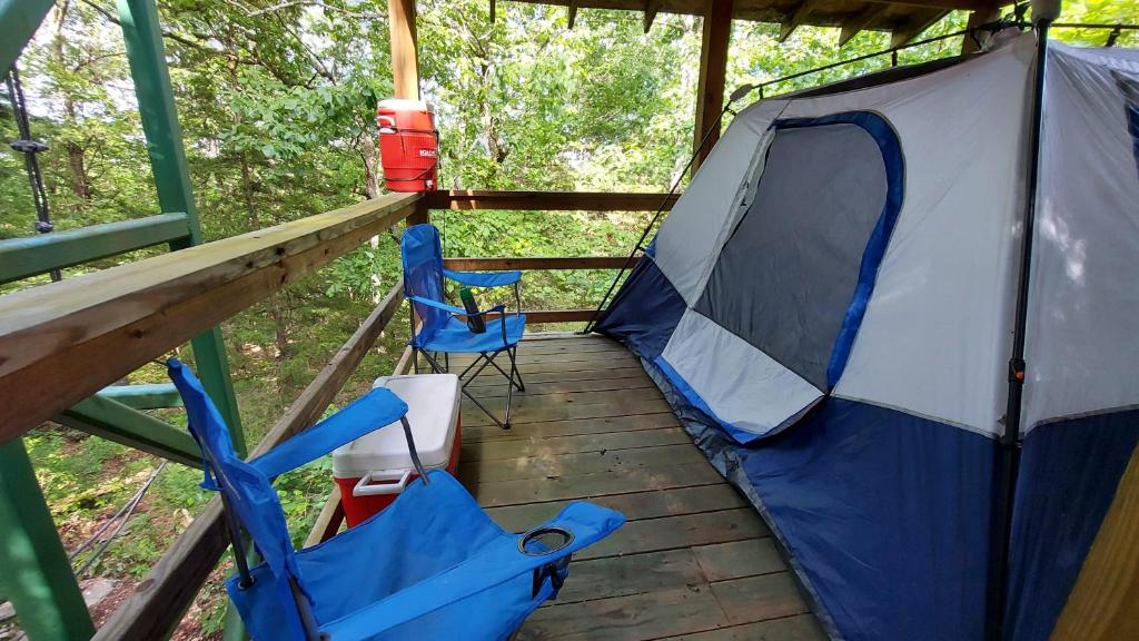 Campsite TreeTopper - BBQ - Firepit - Outdoor pool - hiking, Branson, USA 