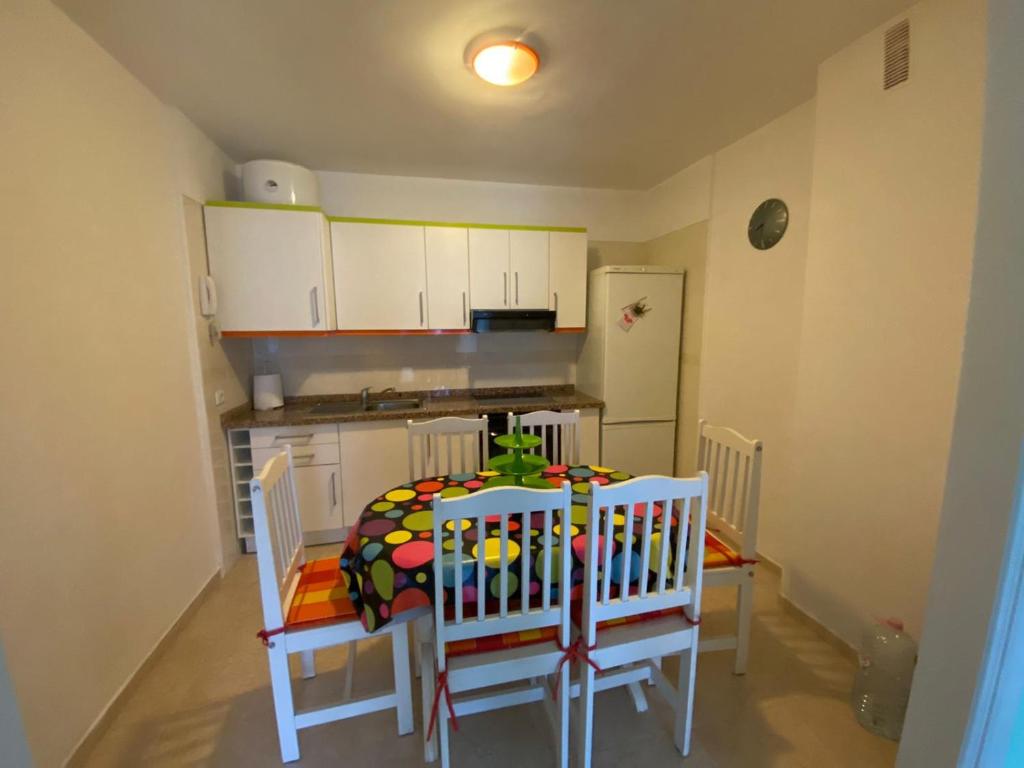 Kuchyňa alebo kuchynka v ubytovaní APARTAMENTO PUERTITO DE GUIMAR TEO