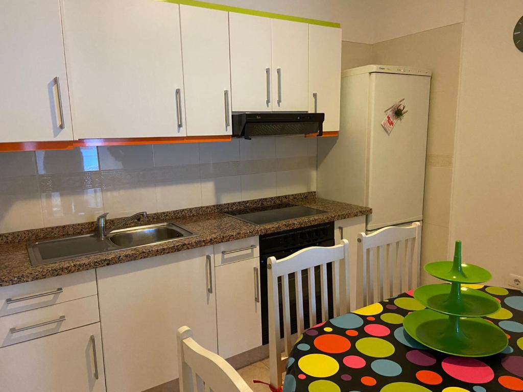Kuchyňa alebo kuchynka v ubytovaní APARTAMENTO PUERTITO DE GUIMAR TEO