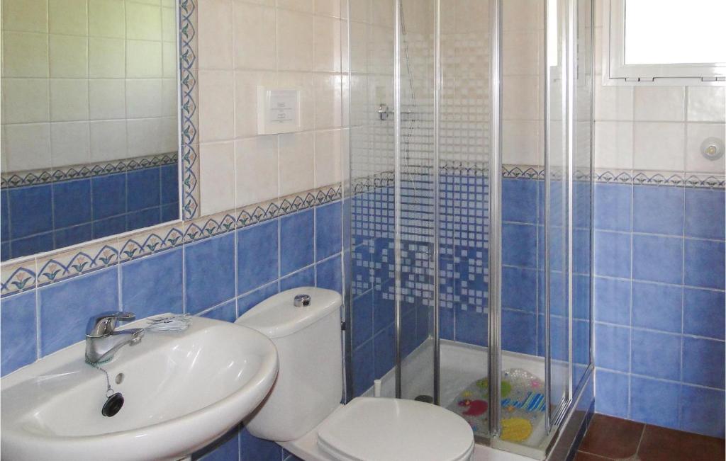 Kúpeľňa v ubytovaní 3 Bedroom Amazing Home In Frigiliana