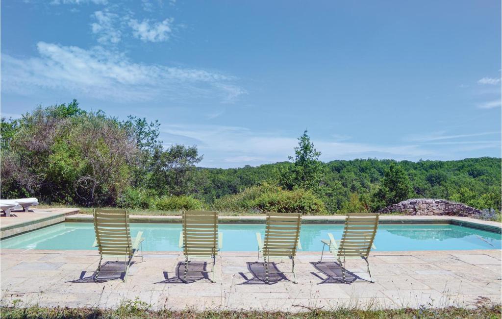 Πισίνα στο ή κοντά στο Cozy Home In Carnac-Rouffiac