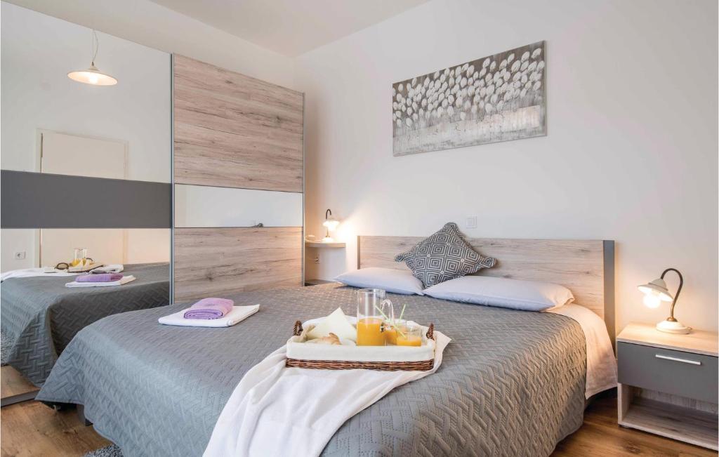 Postel nebo postele na pokoji v ubytování Four-Bedroom Holiday Home In Manjadvorci