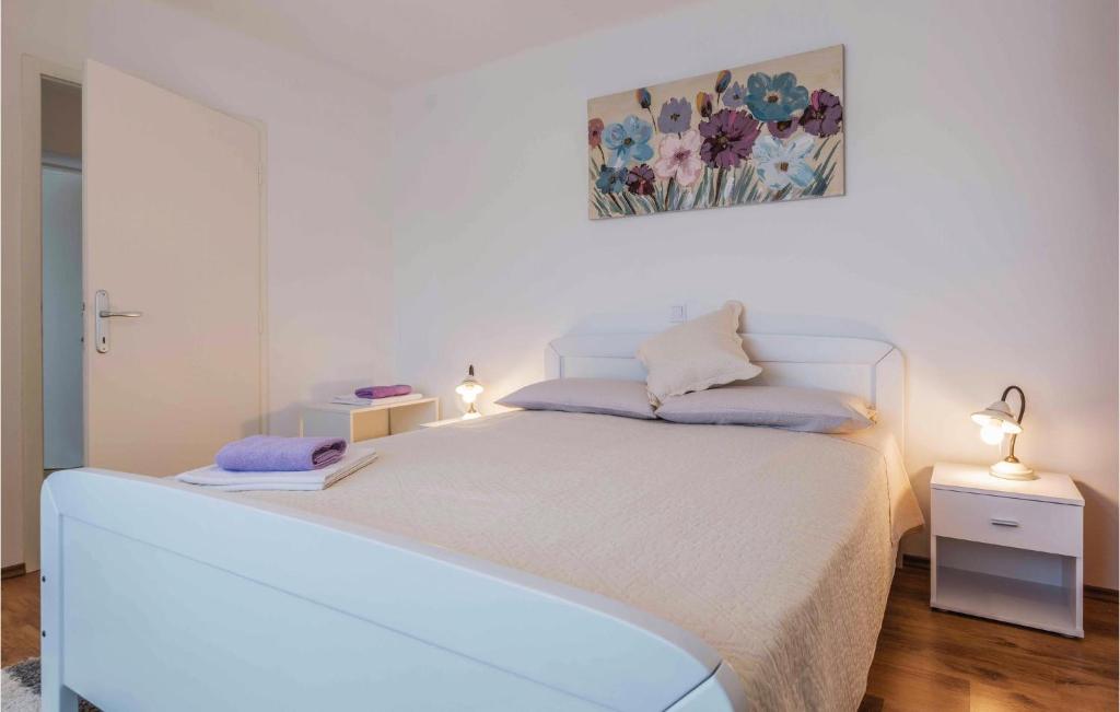 Postel nebo postele na pokoji v ubytování Four-Bedroom Holiday Home In Manjadvorci