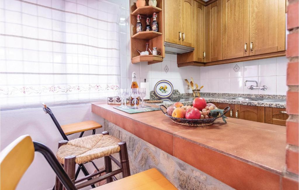 Kuchyňa alebo kuchynka v ubytovaní Amazing Home In Torrox Costa With Wifi