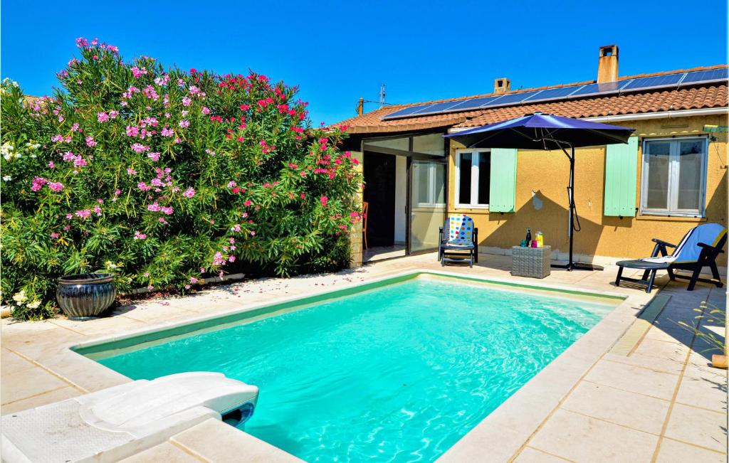 Bassein majutusasutuses Lovely Home In Orange With Outdoor Swimming Pool või selle lähedal