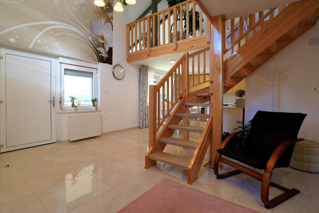 Fotografie z fotogalerie ubytování Luxury Apartman Alex with sauna & jacuzzi in the village v destinaci Otočac