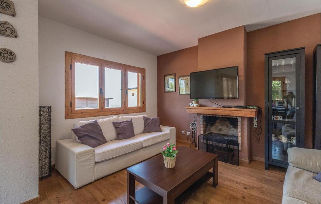 TV a/nebo společenská místnost v ubytování Cozy Home In Macanet De La Selva