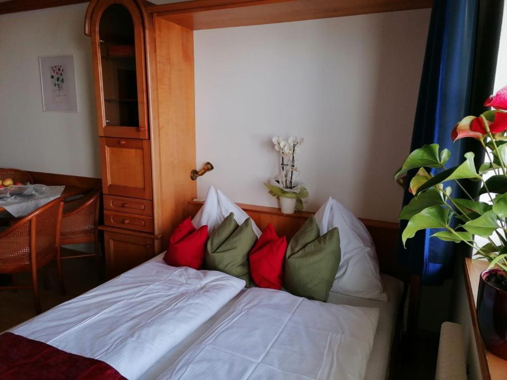 Postel nebo postele na pokoji v ubytování Apartments Susanne und Jasmin - Haus Sonnleitn