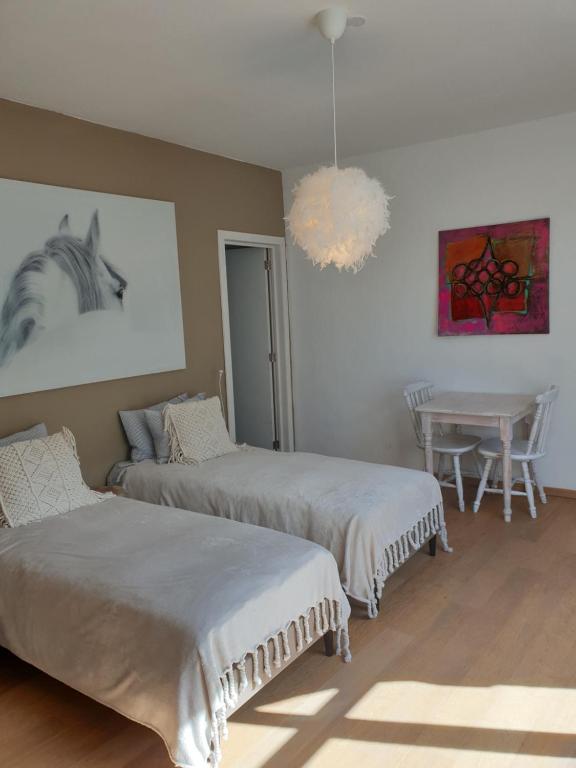 Postel nebo postele na pokoji v ubytování Escale Chambre d'hôtes Au coeur du vieux Profondeville entre Namur et Dinant