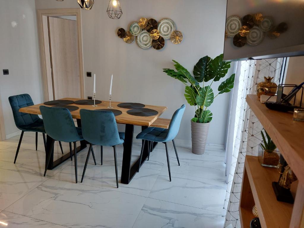 ELITE LUXURY APARTMENTS - 4