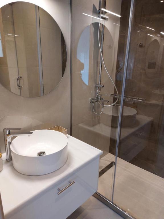 ELITE LUXURY APARTMENTS - 14