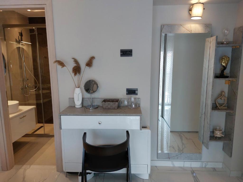 ELITE LUXURY APARTMENTS - 12