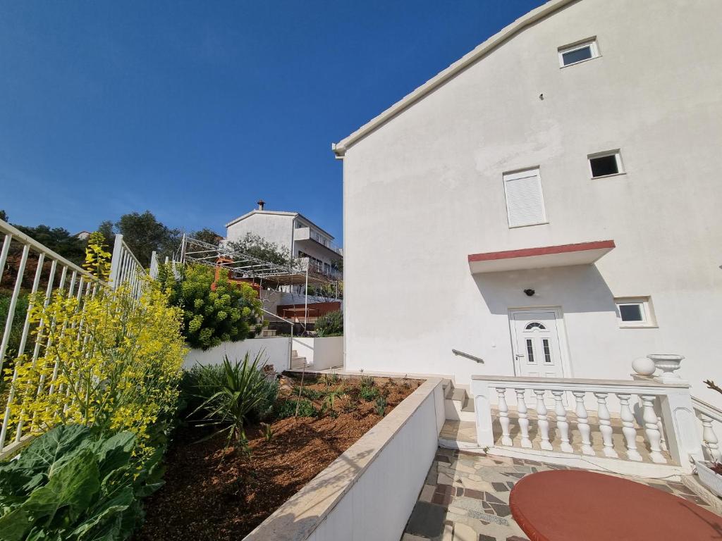 Vonkajšia záhrada v ubytovaní Villa Nena in central Dalmatia