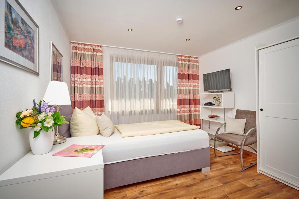 Hotel Restaurant Zum Goldenen Anker mit Hallenbad & Wellnessbereich - Comfort Single Room Without Balcony