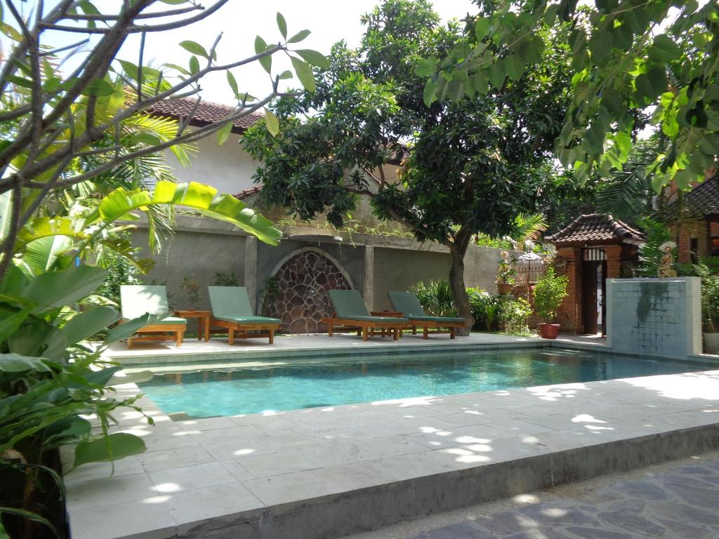 Bazén v ubytování Cafe Wayan Cottages Senggigi nebo v jeho okolí