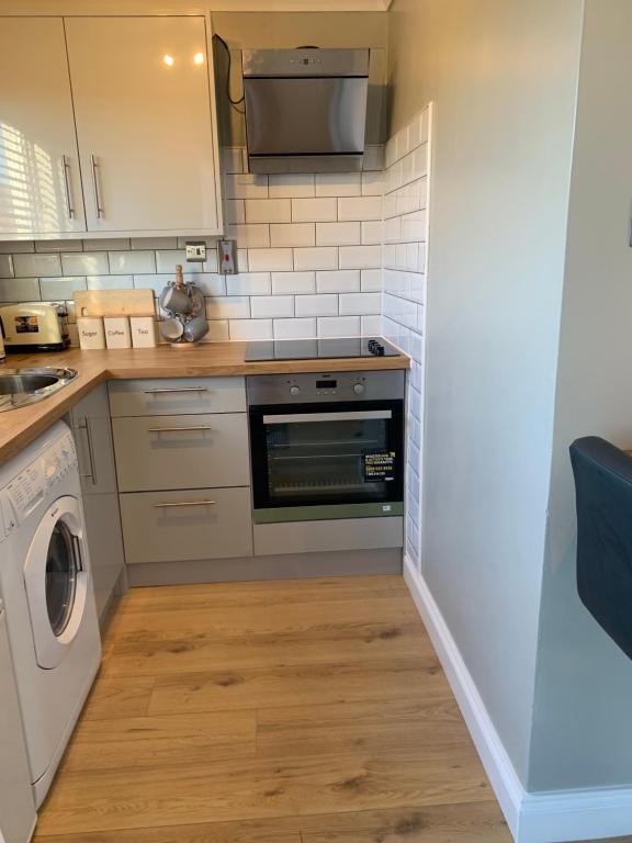 a kitchen with a stove and a dishwasher at Modern 2 Bed Chalet - 27 Bermuda Holiday Park in Hemsby