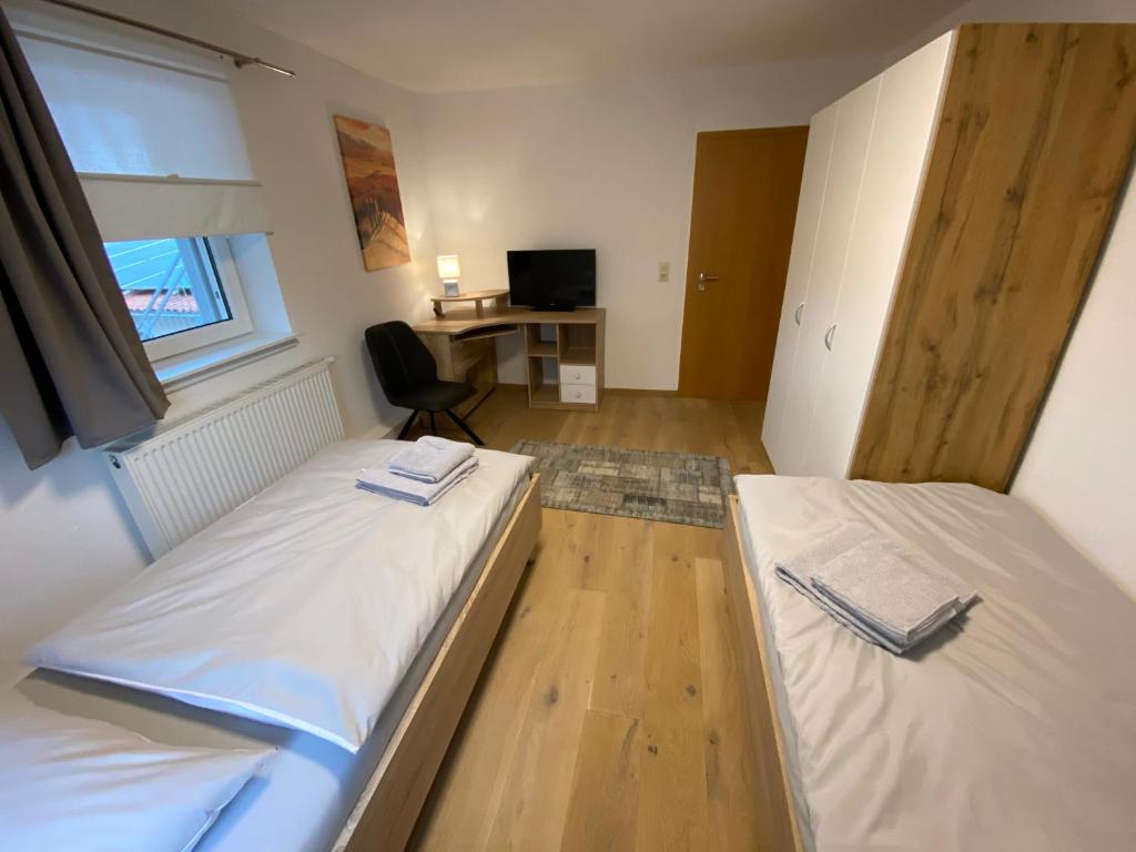 Postel nebo postele na pokoji v ubytování Gästezimmer Kirchdorf