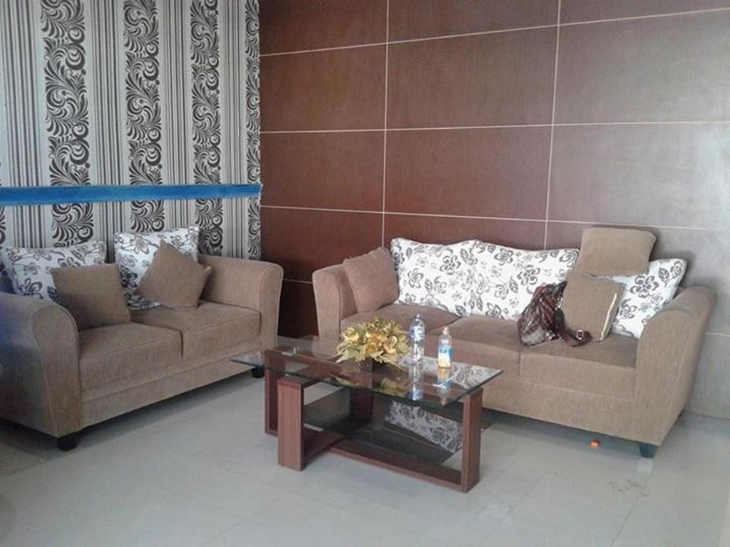 Χώρος καθιστικού στο RedDoorz Syariah near RSUD Ainun Habibie Gorontalo