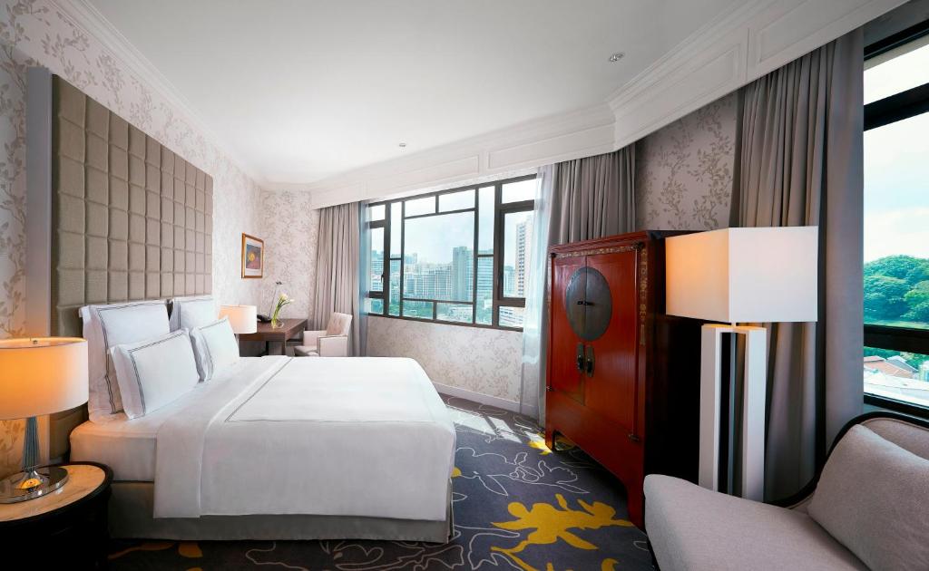 Giường trong phòng chung tại Paradox Singapore Merchant Court at Clarke Quay