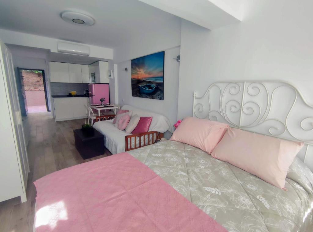Posteľ alebo postele v izbe v ubytovaní Beach Studio Torremolinos