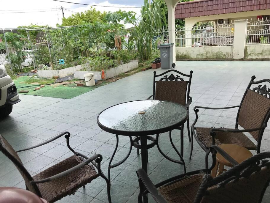 Cosy big house 5min CIQ SOGO KSL mall 4BR 12Pax - Casa De Cuatro Dormitorios