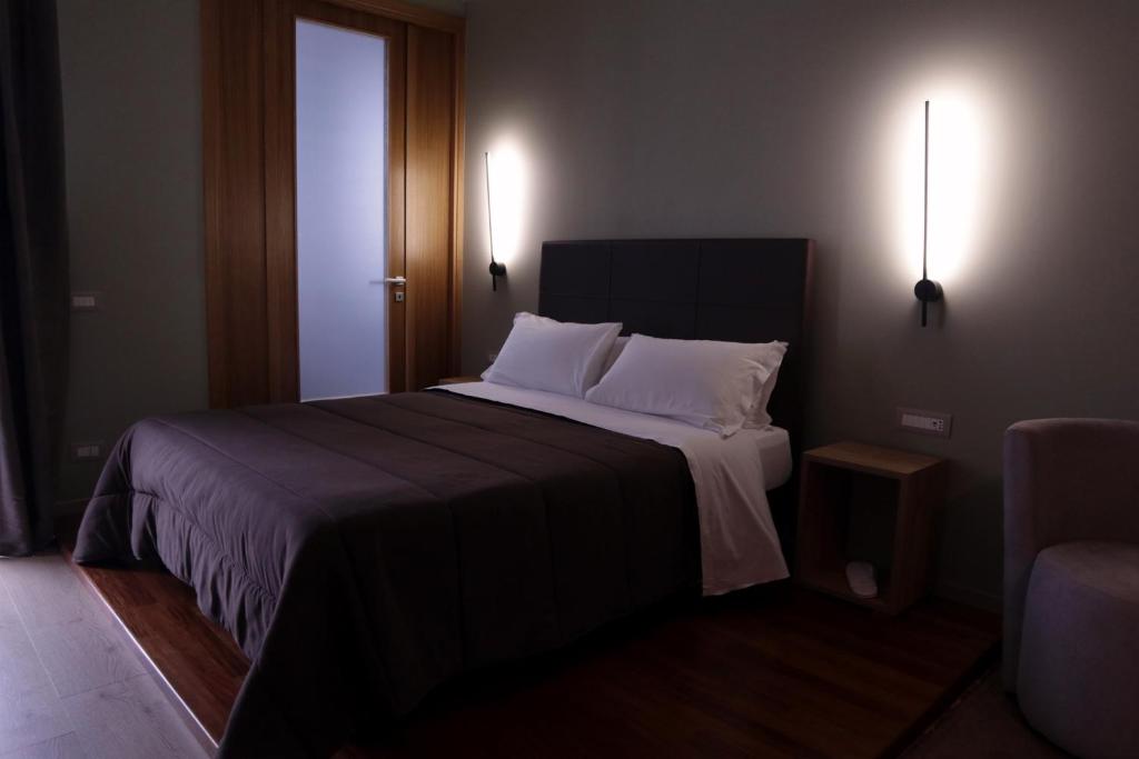 Postel nebo postele na pokoji v ubytování Manhattan Room & Suite