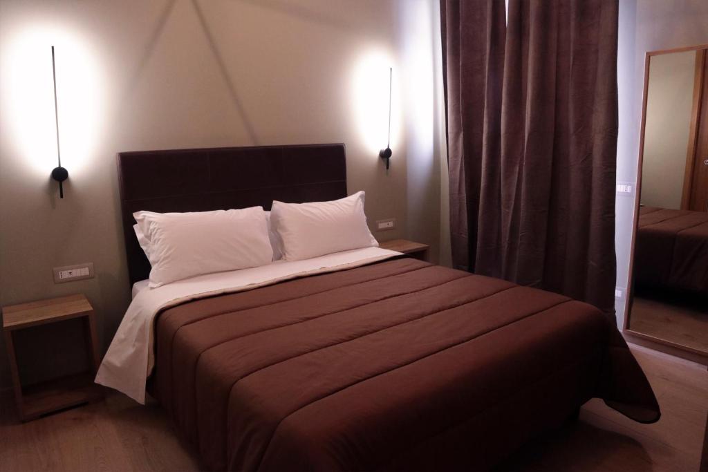 Postel nebo postele na pokoji v ubytování Manhattan Room & Suite