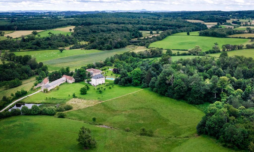 Majoituspaikan Château du Tirondet kuva ylhäältä päin