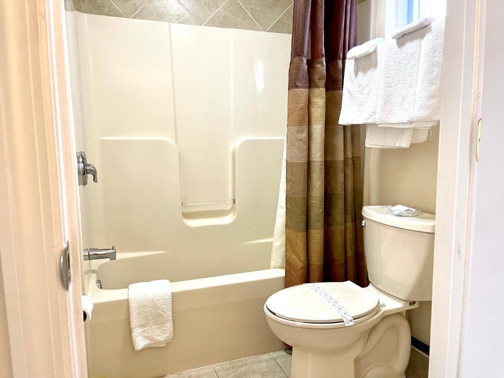 Koupelna v ubytování Passport Inn Somers Point - Somers Point