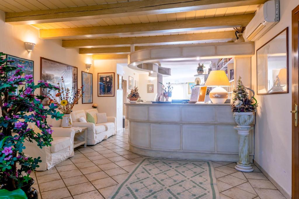 The lobby or reception area at Hotel Cavour