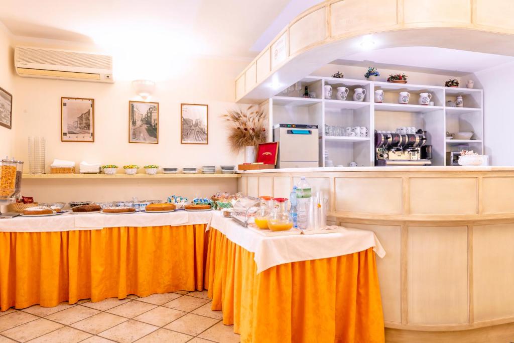 A cozinha ou cozinha compacta de Hotel Cavour
